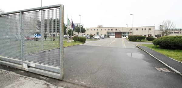Detenuti appiccano fuoco a Cremona, 80 evacuati