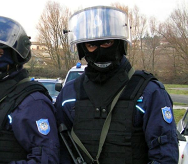 P.C.D. 10.03.2023 - Equipaggiamento antisommossa - Kit di protezione passiva e da ordine pubblico