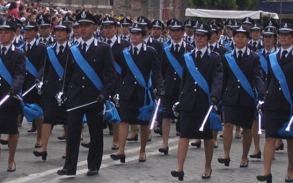 P.C.D. 21.03.2023 - Sciarpa azzurra per il personale del Corpo appartenente alla carriera dei funzionari - Assegnazione in dotazione individuale